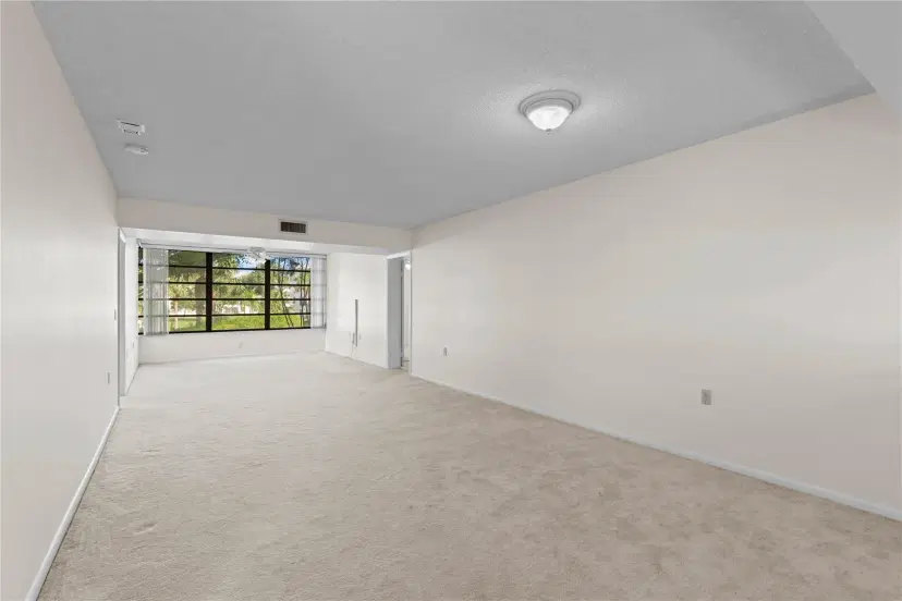 Picture of 3650 Whitehall Dr 201, West Palm Beach FL 33401