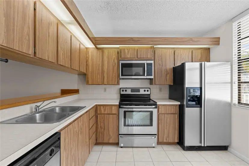 Picture of 3650 Whitehall Dr 201, West Palm Beach FL 33401