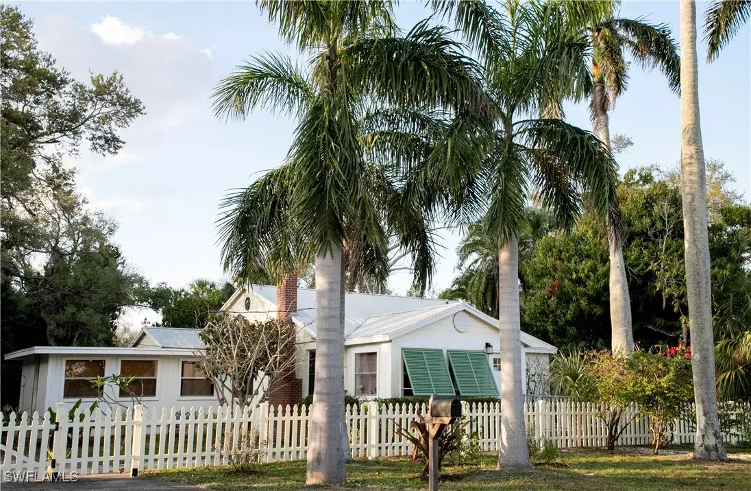 Picture of 3461 Edgewood Ave, Fort Myers, FL 33916