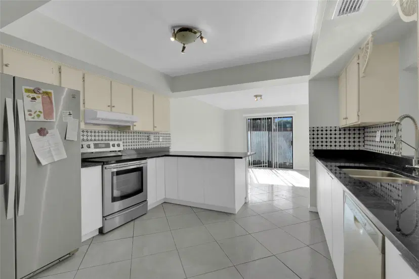 Picture of 6194 Pine Tree Ln B, Tamarac FL 33319