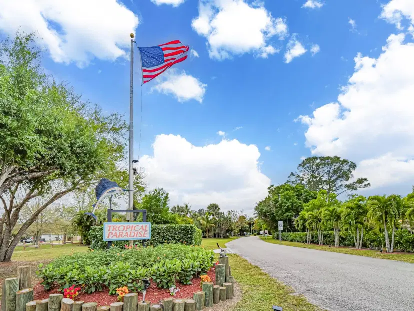 Picture of 7881 SE Paradise Dr, Stuart FL 34997
