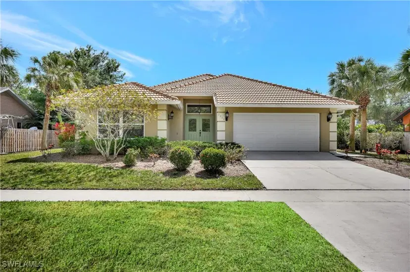 Picture of 2216 Outrigger Ln, Naples FL 34104