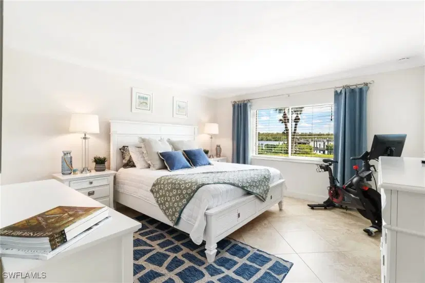 Picture of 305 Goodlette-Frank Rd S C204, Naples FL 34102