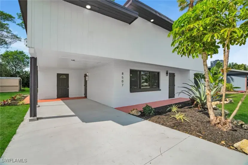 Picture of 8507 Chatham St, Fort Myers FL 33907