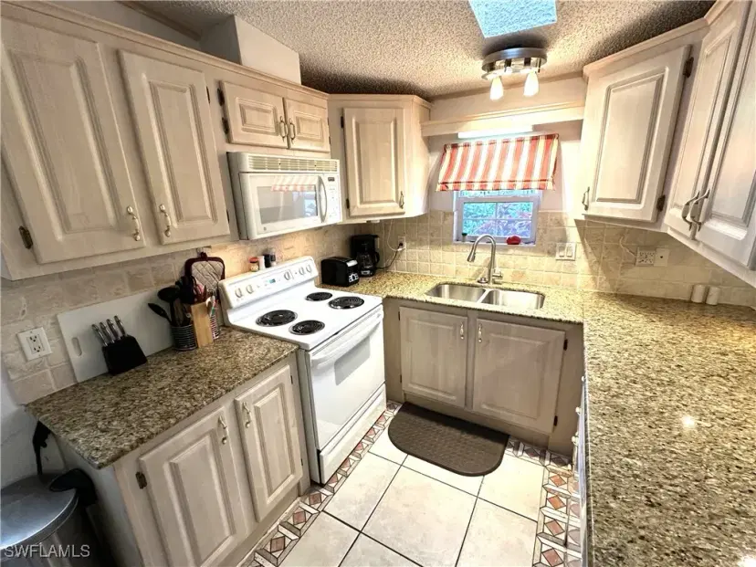 Picture of 1105 Silver Lakes Blvd, Naples FL 34114