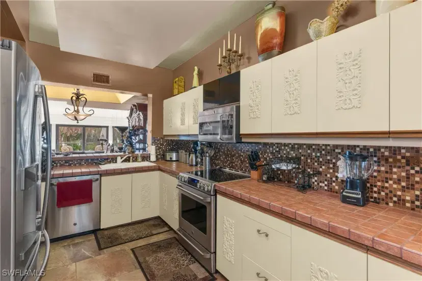 Picture of 103 La Peninsula Blvd 103, Naples FL 34113