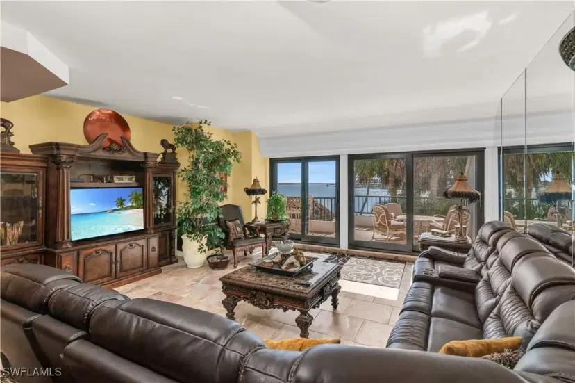 Picture of 103 La Peninsula Blvd 103, Naples FL 34113