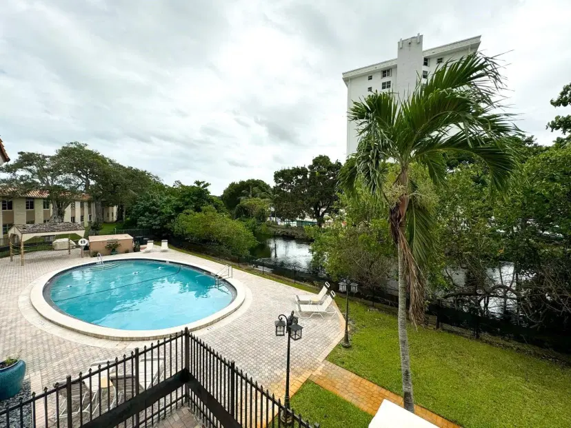Picture of 124 NE 19Th Ct 102B, Wilton Manors FL 33305