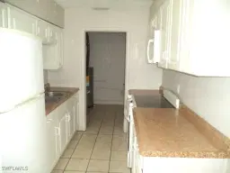 Picture of 981 Lakeview Dr, North Fort Myers, FL 33903
