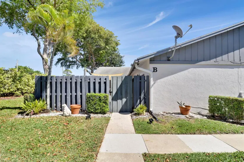 Picture of 1104 Summit Trail Circle B, West Palm Beach FL 33415