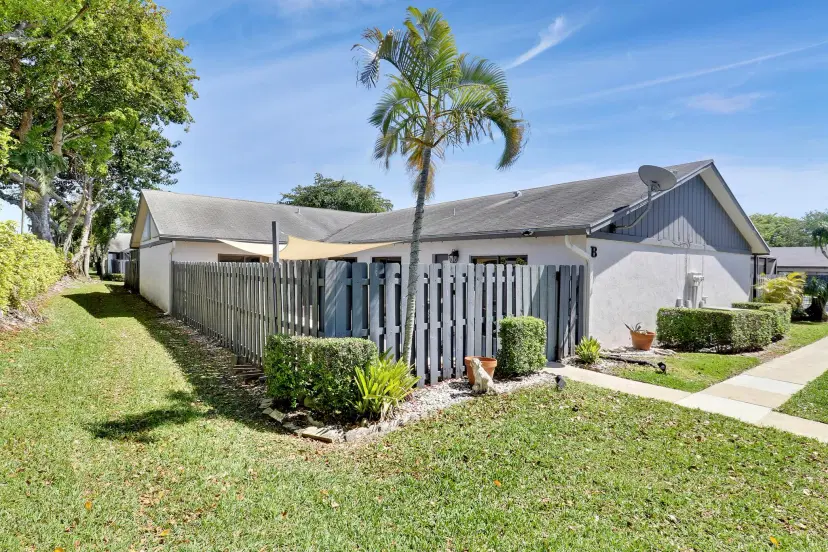 Picture of 1104 Summit Trail Circle B, West Palm Beach FL 33415