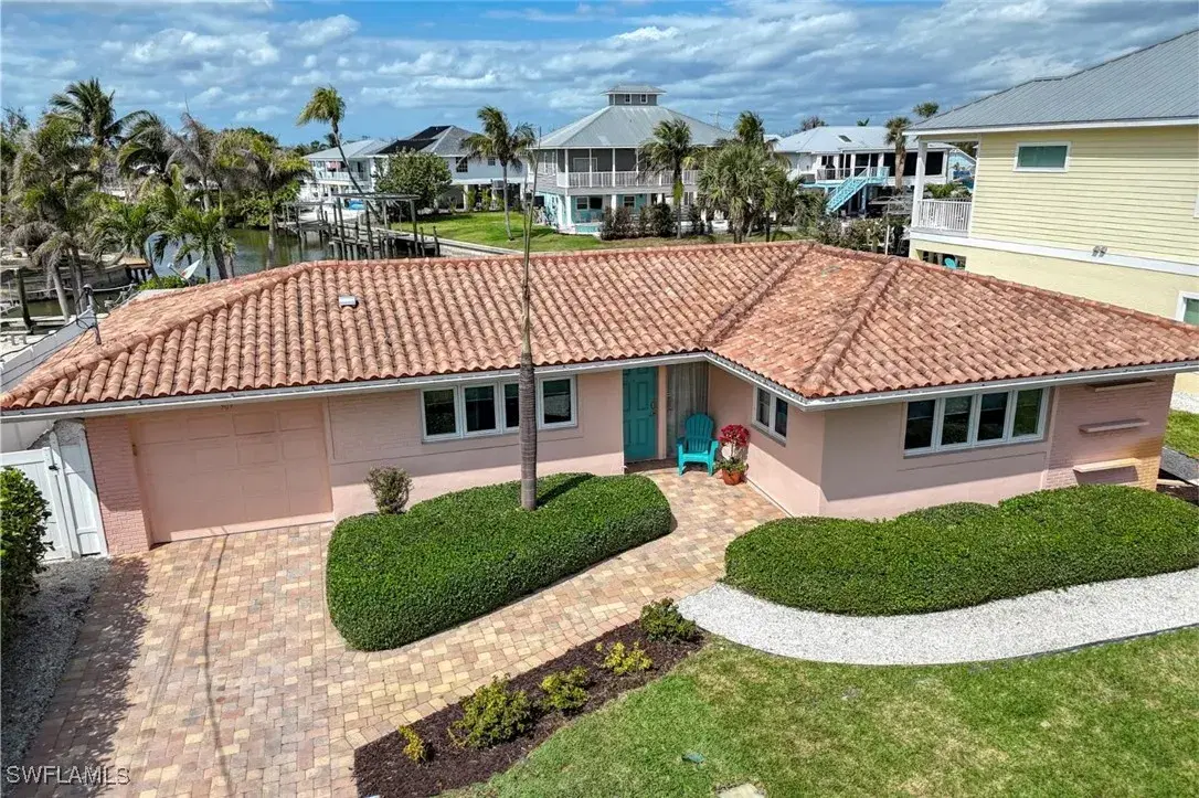 Picture of 309 Madison Ct, Fort Myers Beach, FL 33931
