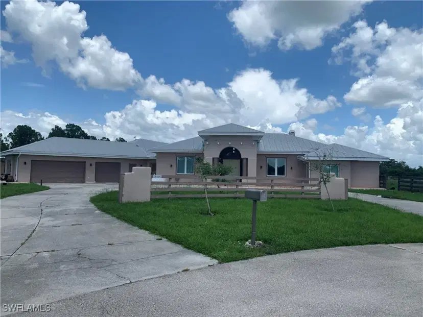 Picture of 18660 River Estates Ln, Alva FL 33920