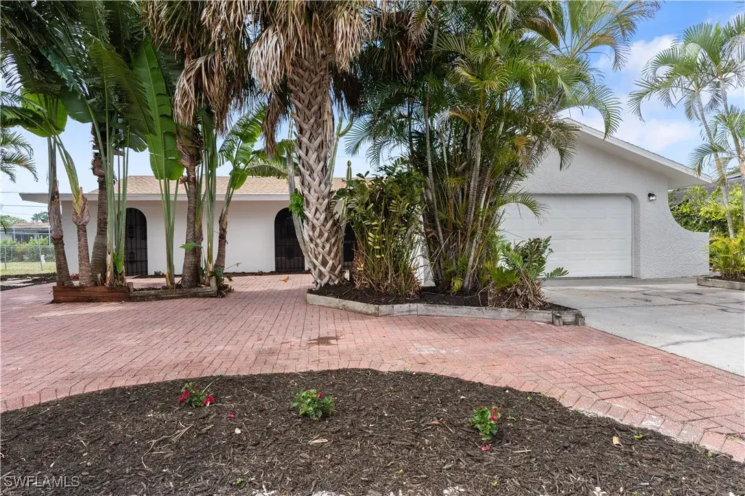 Picture of 8925 Dorchester St, Fort Myers, FL 33907