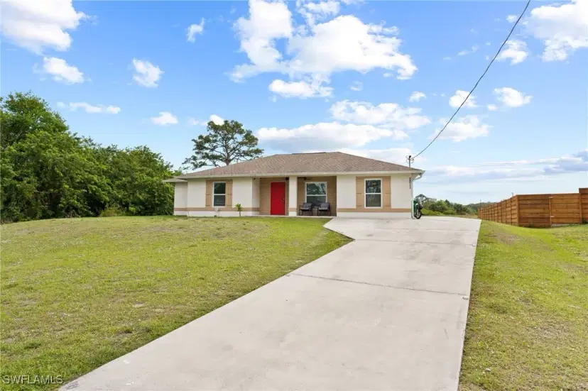 Picture of 5011 Dania Cir, Labelle FL 33935