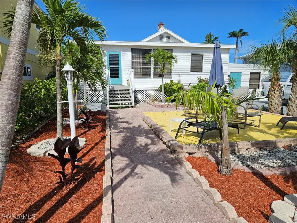 Picture of 243 Pearl St, Fort Myers Beach, FL 33931