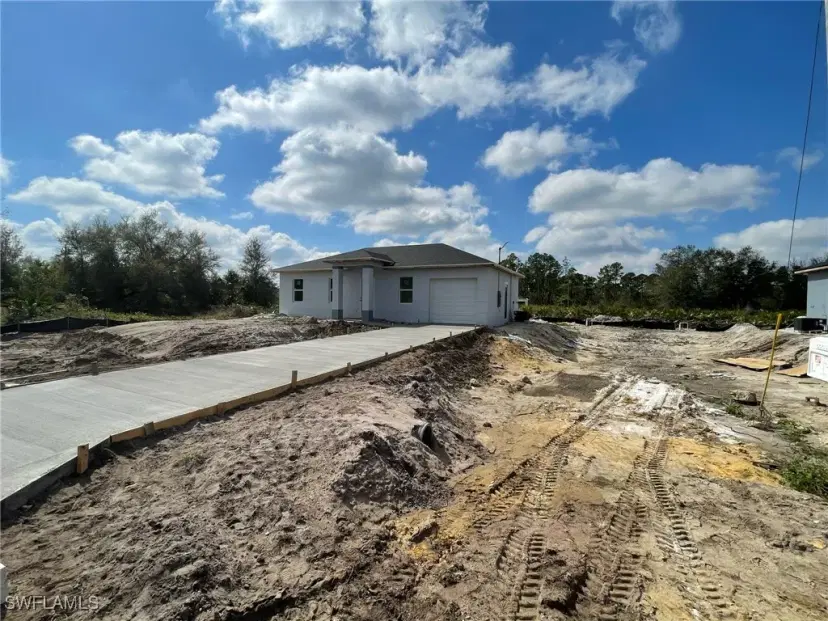 Picture of 707 Ledge St, Lehigh Acres FL 33972