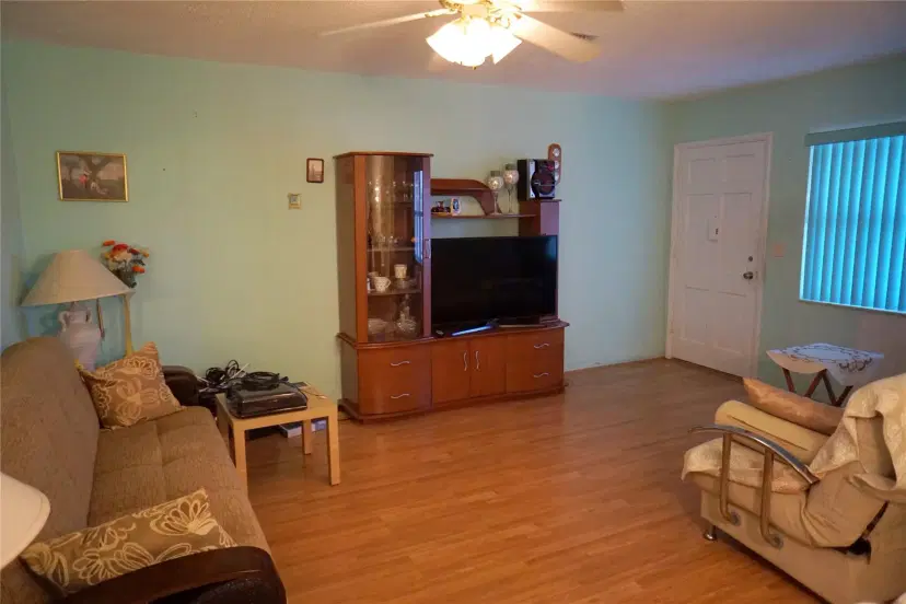 Picture of 160 NE 8Th Ave 25B, Hallandale Beach FL 33009
