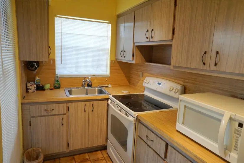 Picture of 160 NE 8Th Ave 25B, Hallandale Beach FL 33009