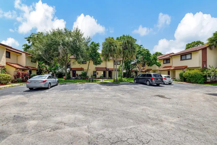 Picture of 8956 W Sample Rd 8956, Coral Springs FL 33065