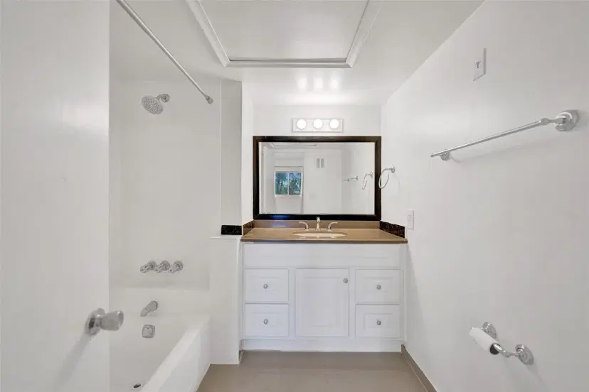 Picture of 140 NE 19Th Ct 214E, Wilton Manors FL 33305