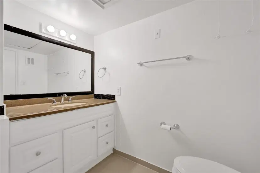 Picture of 140 NE 19Th Ct 214E, Wilton Manors FL 33305