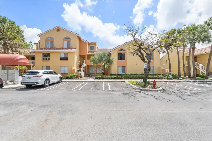 Picture of 947 Coral Club Dr 947, Coral Springs FL 33071