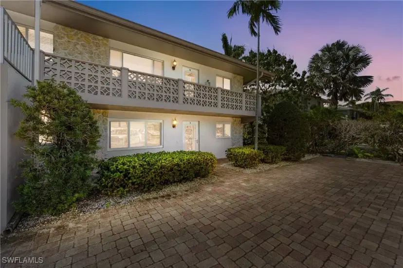 Picture of 1686 Blue Point Ave B5, Naples FL 34102
