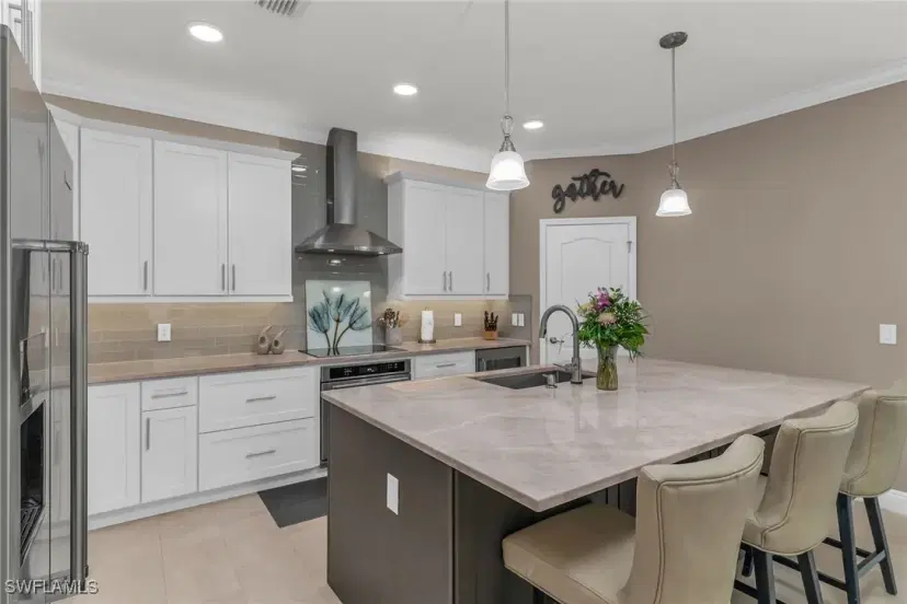 Picture of 1584 Vizcaya Ln, Naples FL 34113
