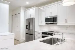 Picture of 220 Vintage Cir B103, Naples, FL 34119