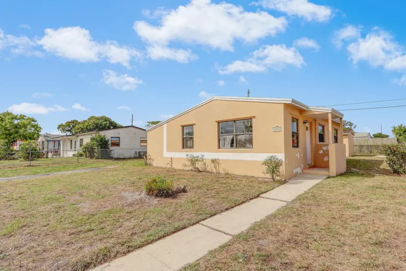 Picture of 1070 W 26Th Court, Riviera Beach FL 33404