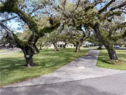 Picture of 1132 Riverbend Dr, Labelle, FL 33935