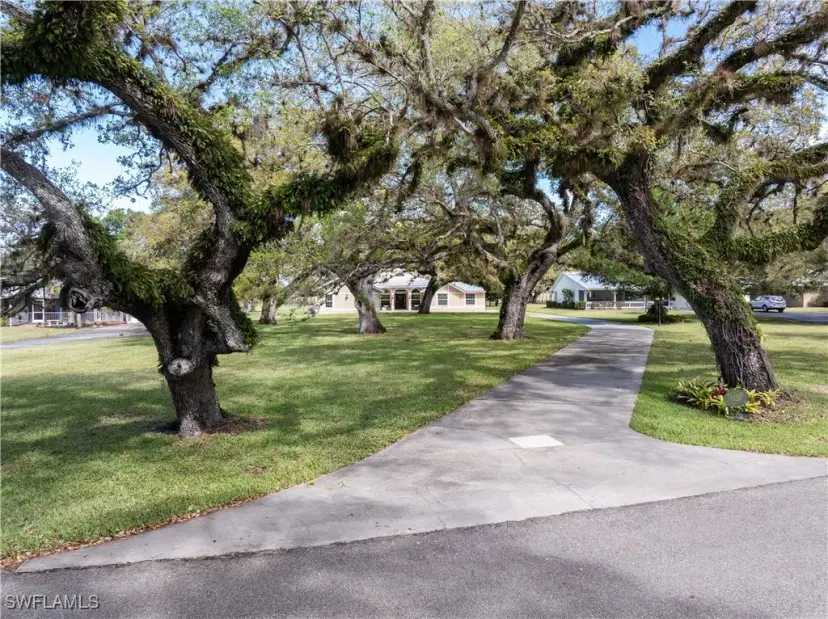 Picture of 1132 Riverbend Dr, Labelle FL 33935