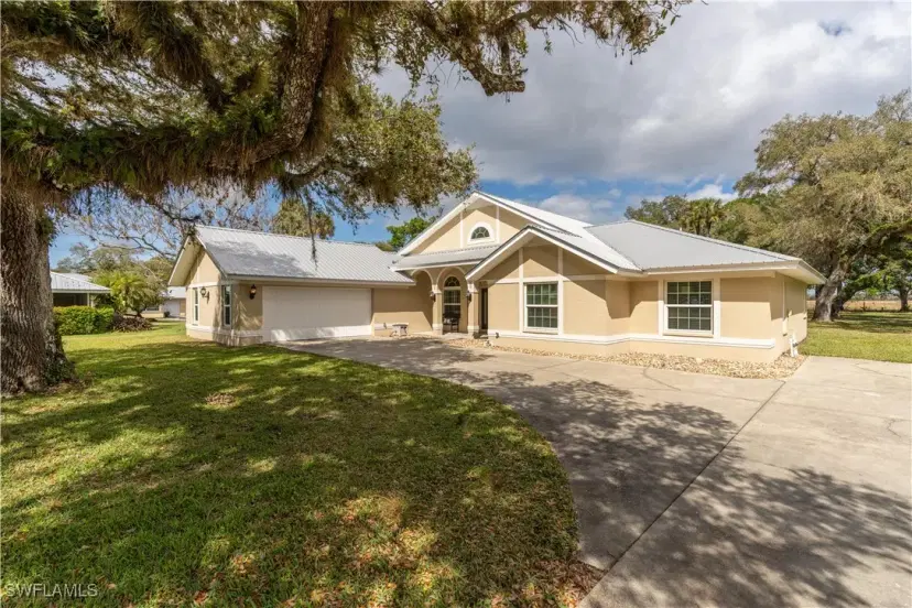 Picture of 1132 Riverbend Dr, Labelle FL 33935