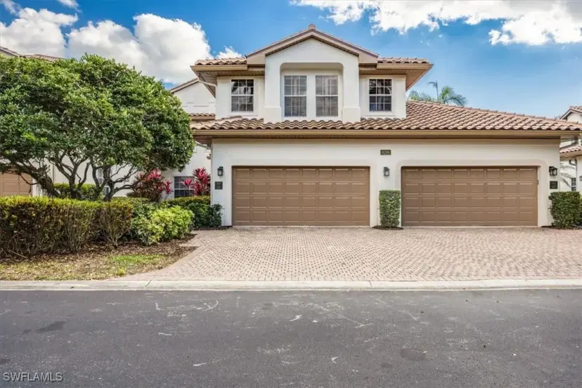 Picture of 8208 Saratoga Dr 202, Naples FL 34113