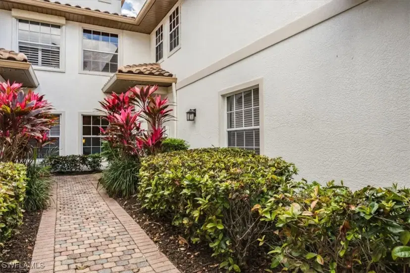 Picture of 8208 Saratoga Dr 202, Naples FL 34113