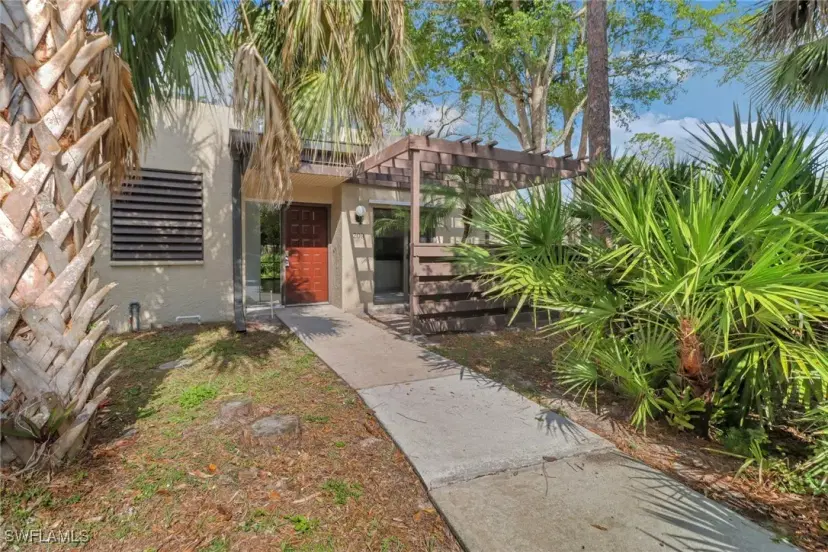 Picture of 209 Pinebrook Dr, Fort Myers FL 33907