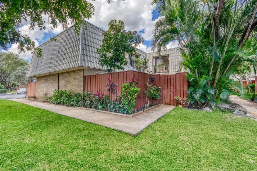Picture of 1700 Embassy Drive 510, West Palm Beach FL 33401