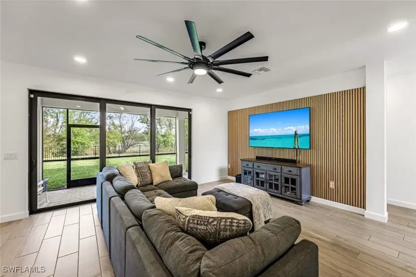 Picture of 11035 Hanging Vine Dr, Fort Myers FL 33913