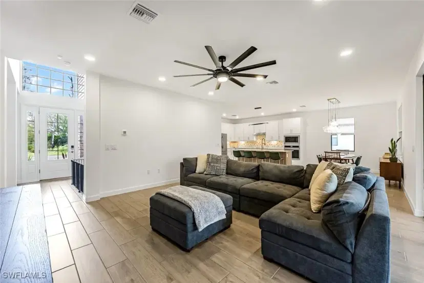 Picture of 11035 Hanging Vine Dr, Fort Myers FL 33913