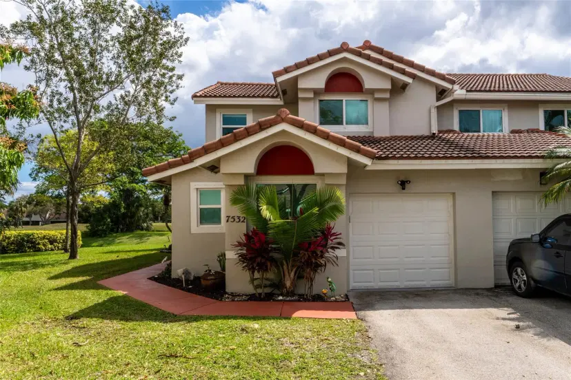 Picture of 7532 S Pinewalk Dr, Margate FL 33063
