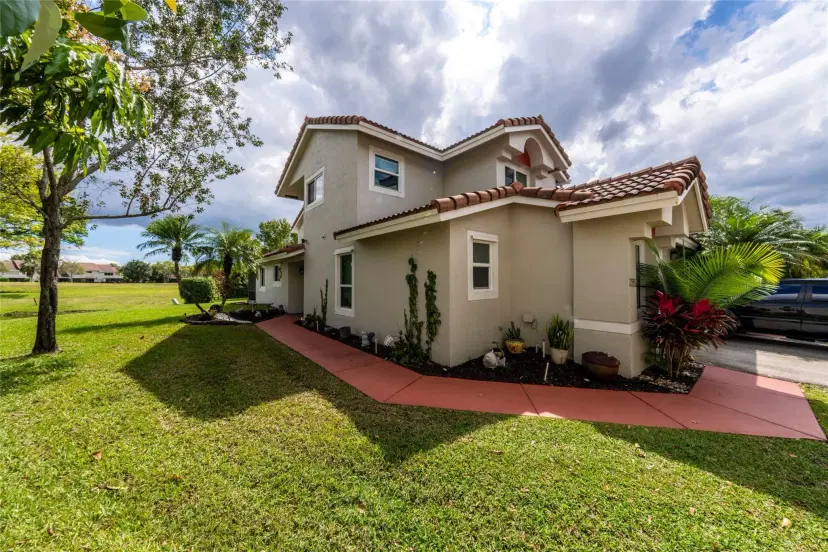 Picture of 7532 S Pinewalk Dr, Margate FL 33063