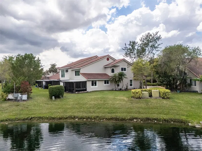 Picture of 7532 S Pinewalk Dr, Margate FL 33063