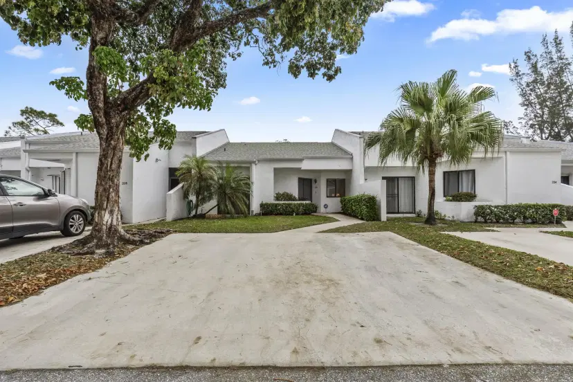Picture of 226 Par Drive, Royal Palm Beach FL 33411