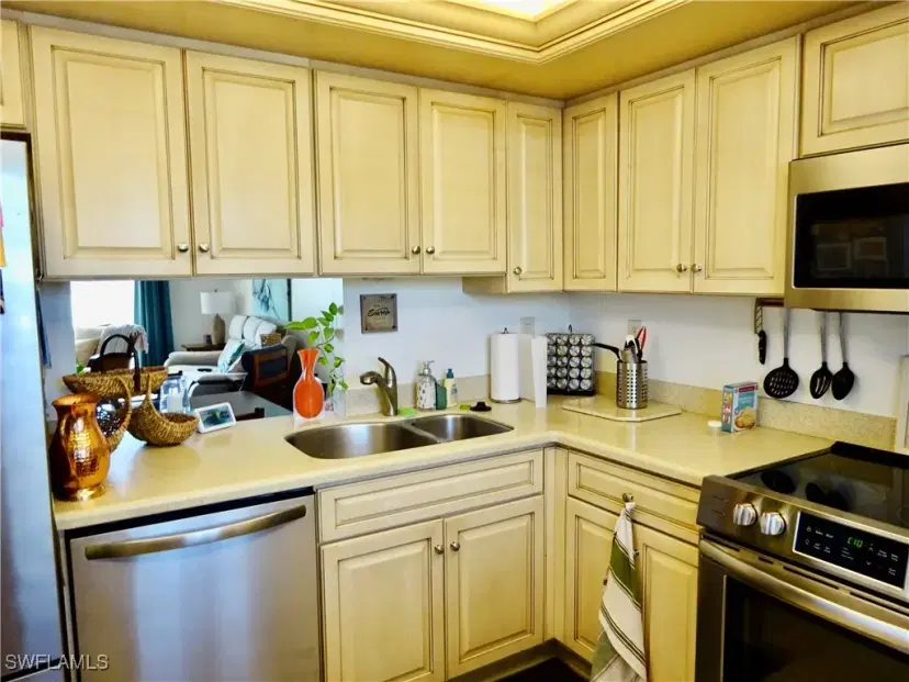 Picture of 1828 Pine Valley Dr 102, Fort Myers FL 33907