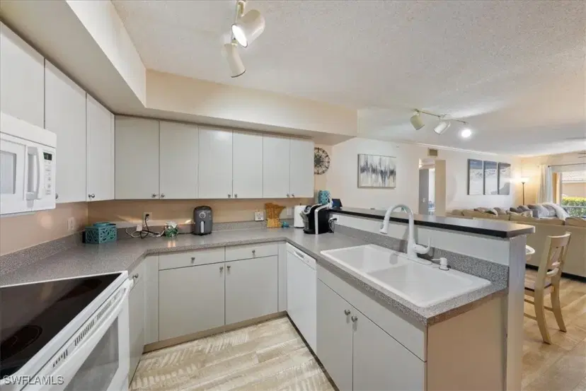 Picture of 8736 River Homes Ln 7107, Bonita Springs FL 34135