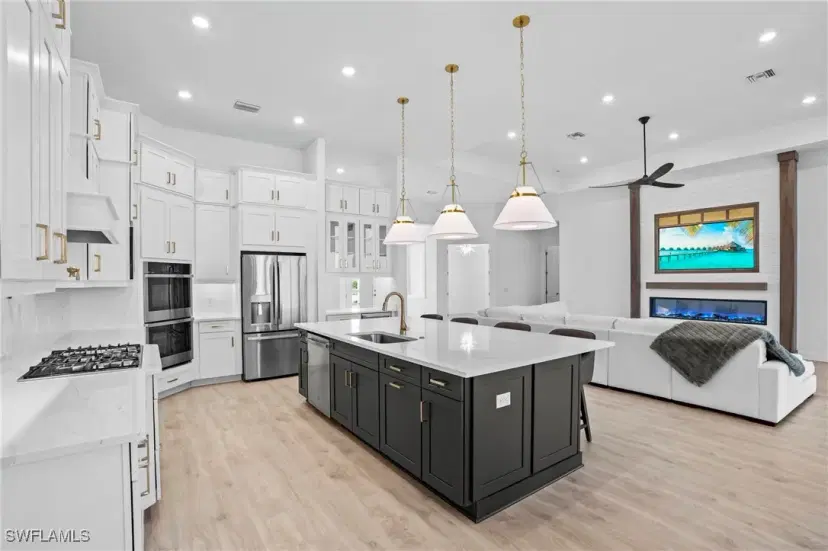 Picture of 15398 Turin Dr, Naples FL 34114