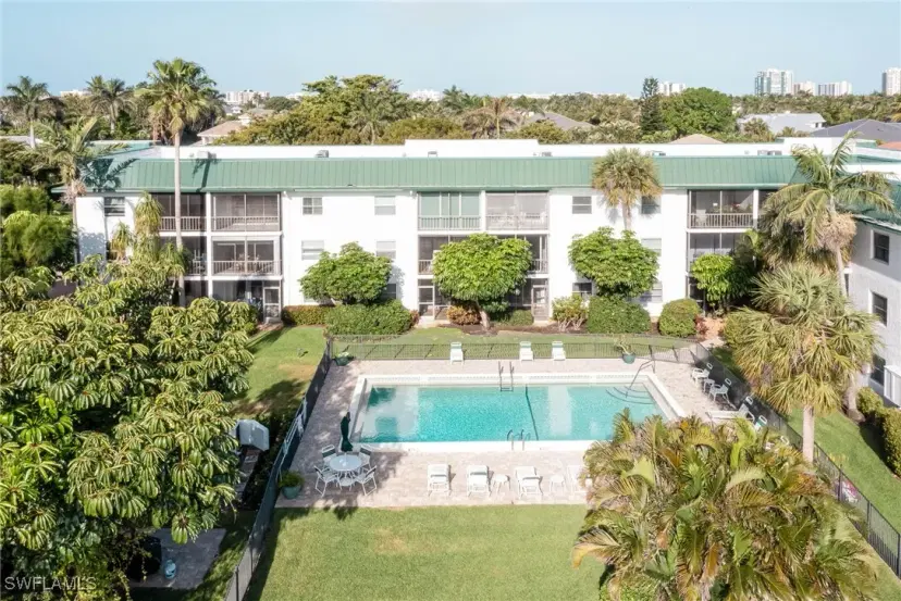 Picture of 3030 Binnacle Dr 305, Naples FL 34103