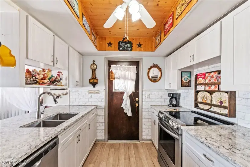 Picture of 8 Parkwood Villas Ct, Lehigh Acres FL 33936