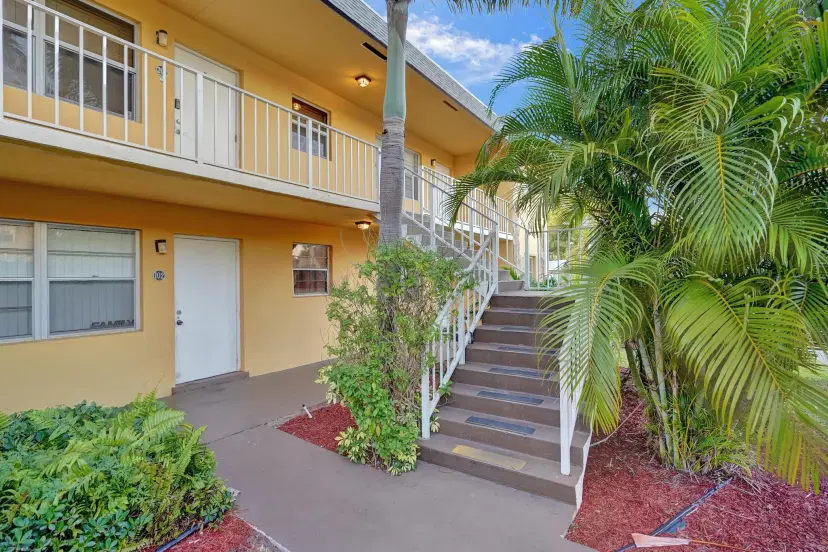 Picture of 200 Croton 202 Avenue 202, Lantana FL 33462